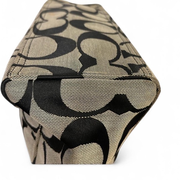 COACH Signature Daisy Signature Large Tote - 2017 Style F148782 w/ 2 Hangtags - Picture 11 of 11